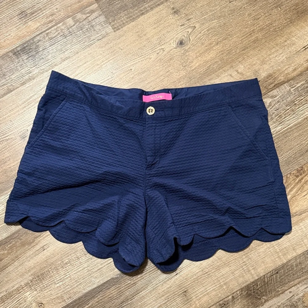 Lilly Pulitzer Navy Scalloped Hem Shorts - Picture 1 of 5